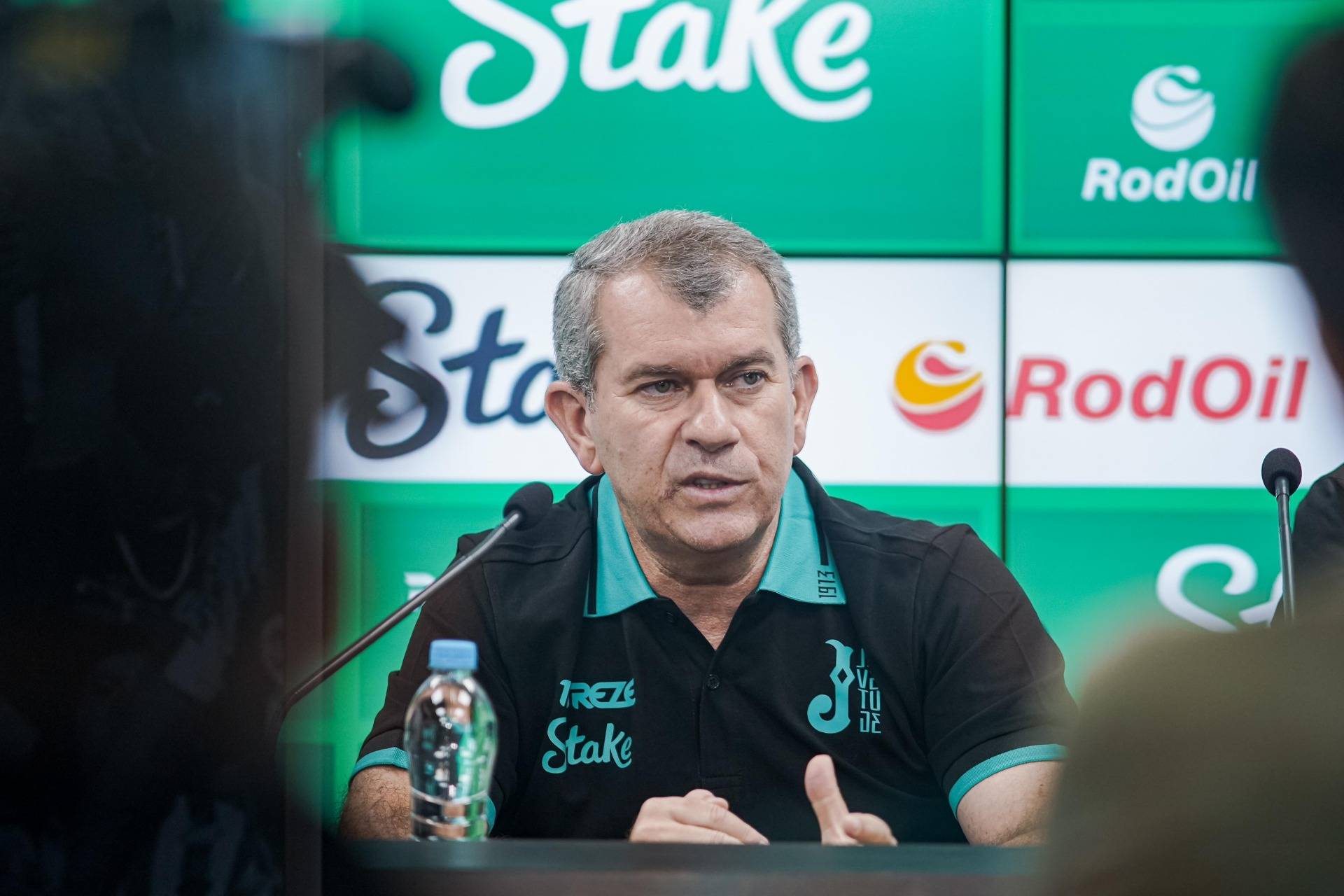 ‘Vamos defender essas cores com entrega total’, afirma Tencati em apresentação no Juventude