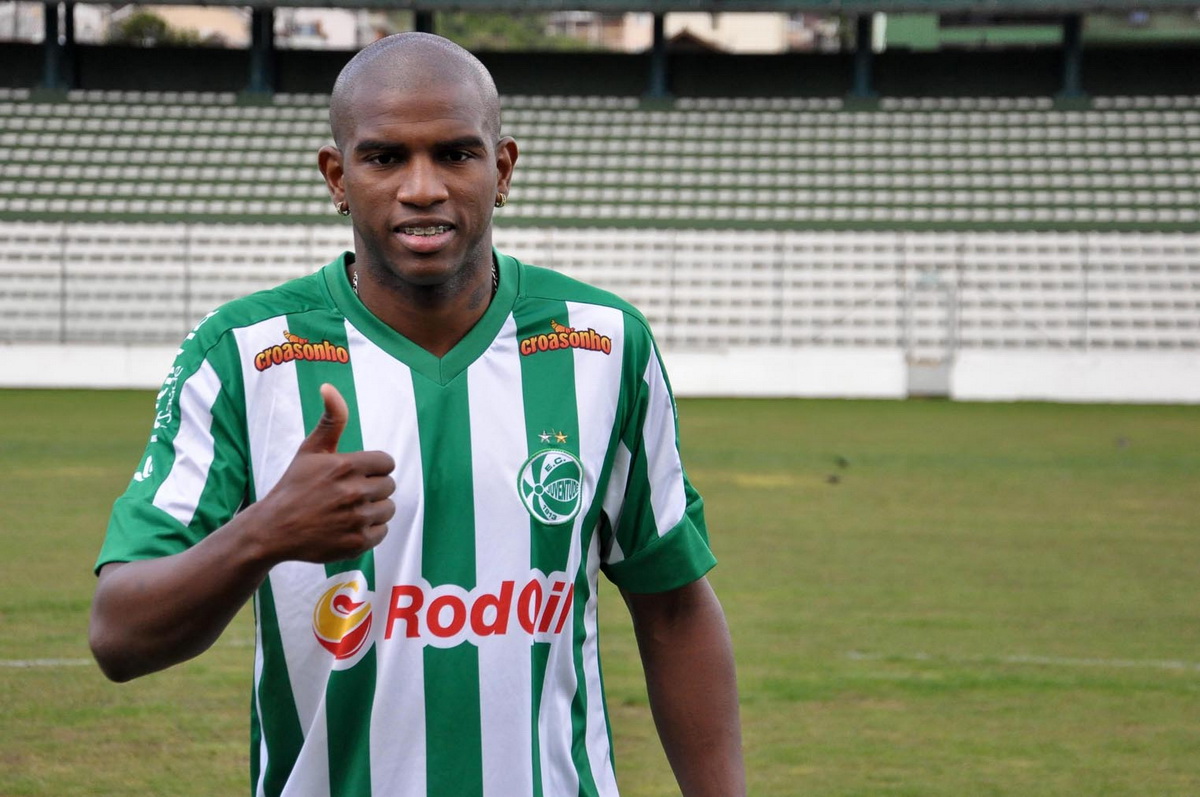 Lateral direito Helder retorna ao Juventude