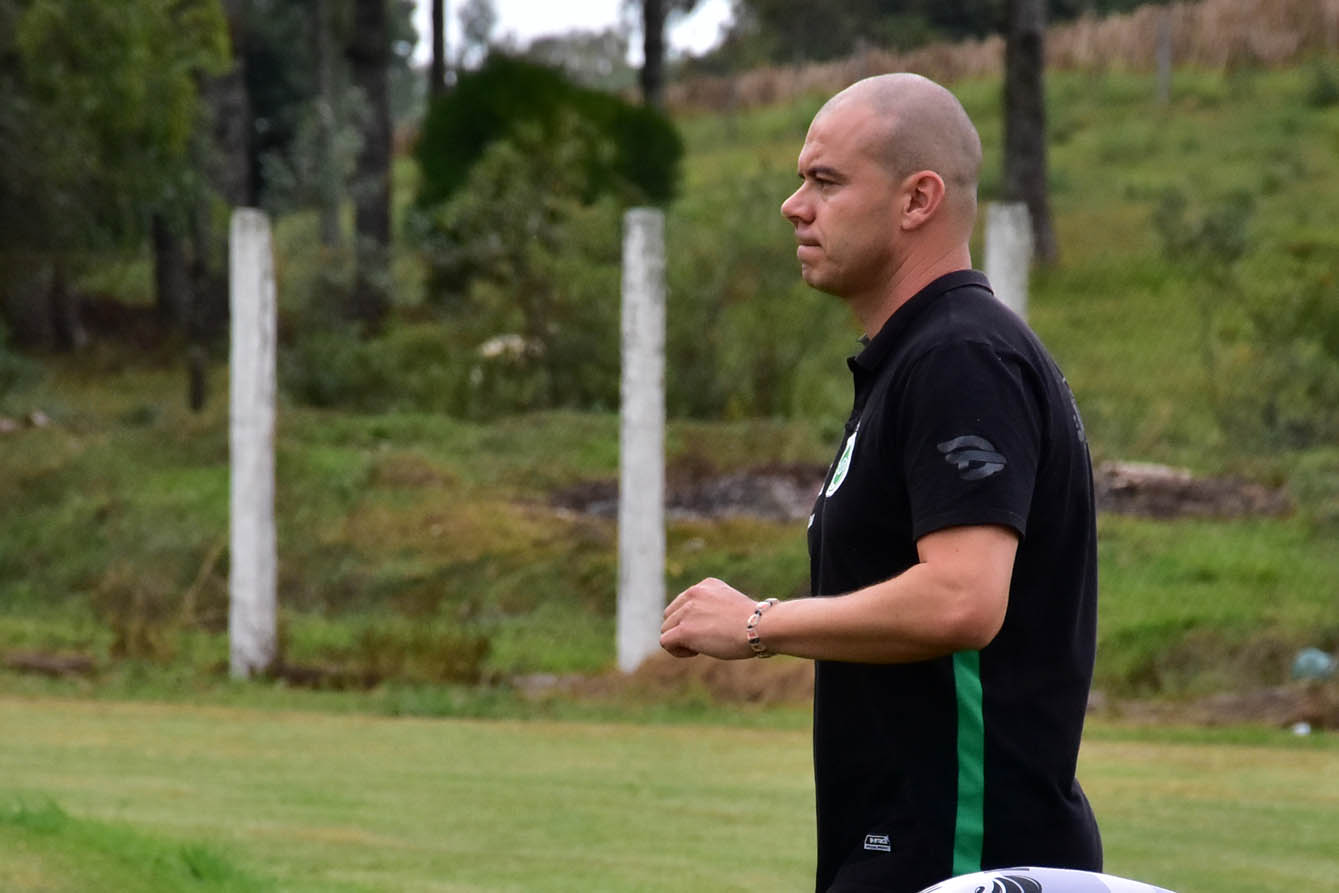 Sub-15 e sub-17 goleiam fora de casa pela Gauchão