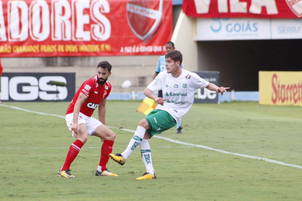 Ju faz por merecer, mas não consegue vitória diante do Vila Nova