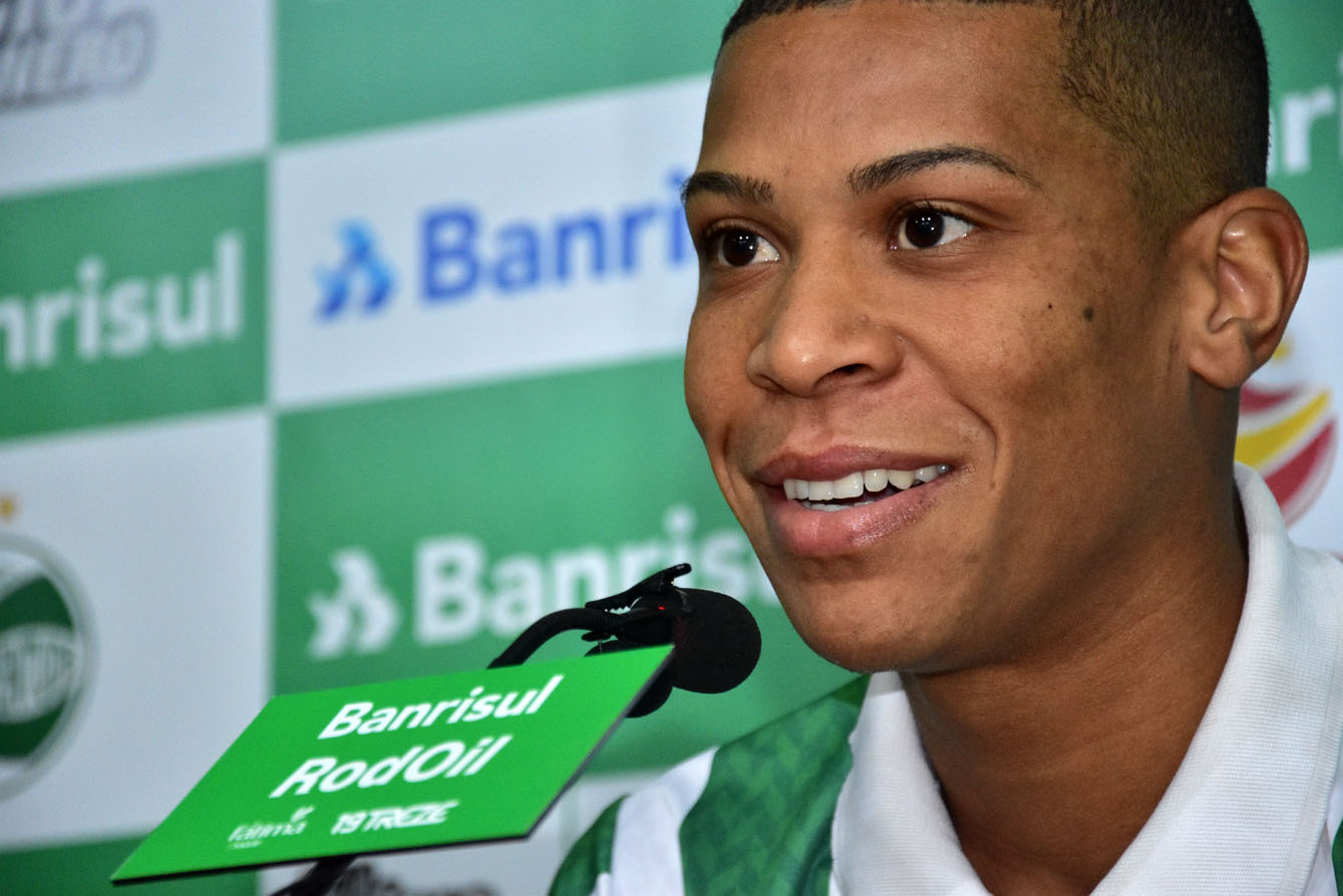 Atacante Hygor é o novo reforço alviverde