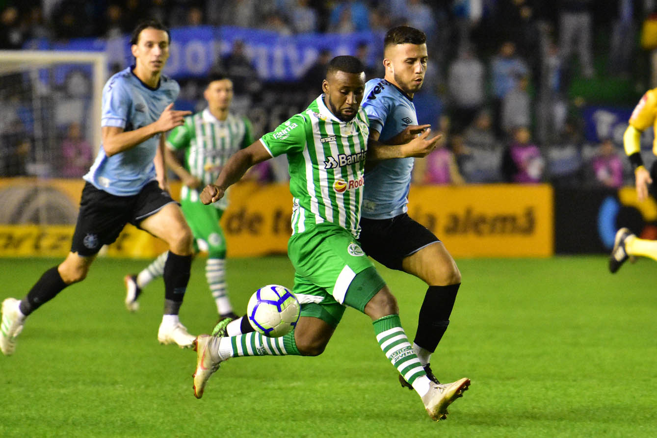 Ju e Grêmio empatam pela Copa do Brasil e decisão fica para o jogo de volta