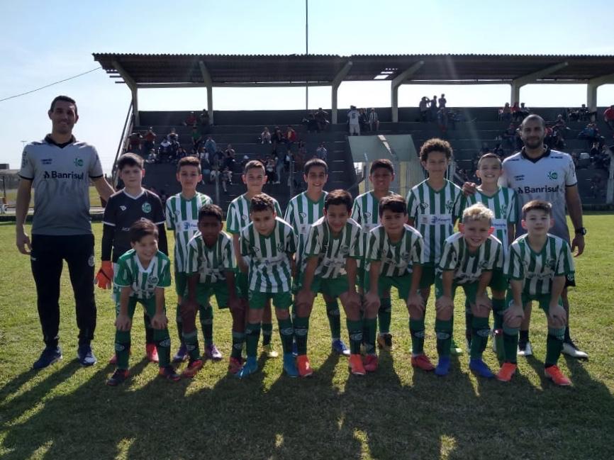 Sub-11 estreia com goleadas no campeonato municipal
