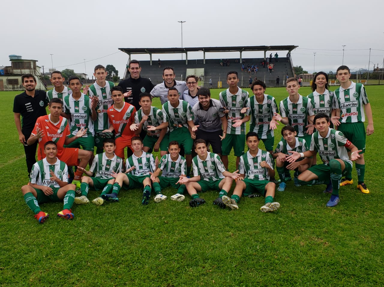 Sub-14 garante classificação para a final de duas competições
