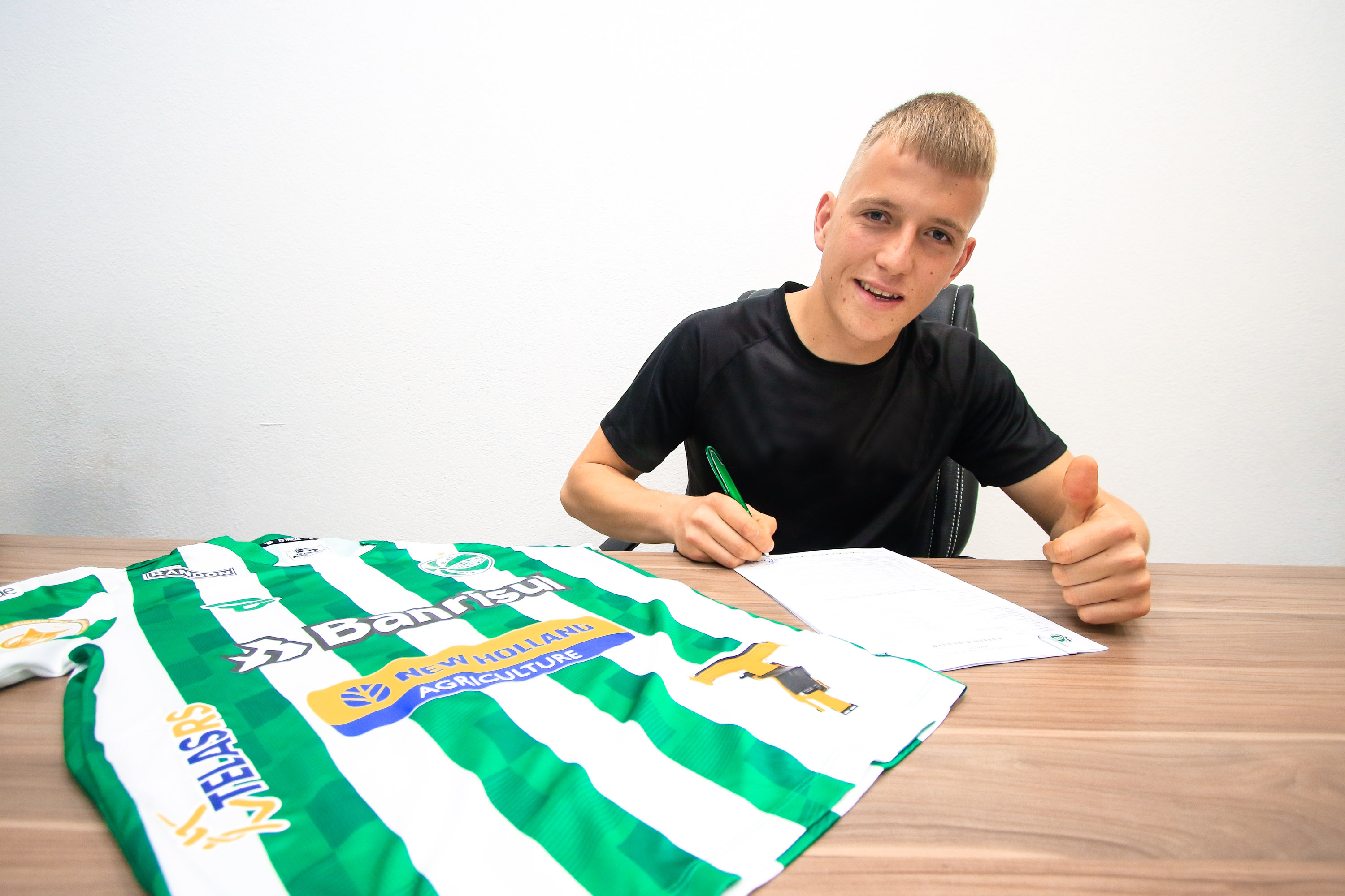 Lateral-esquerdo Dudu tem contrato renovado com o Ju