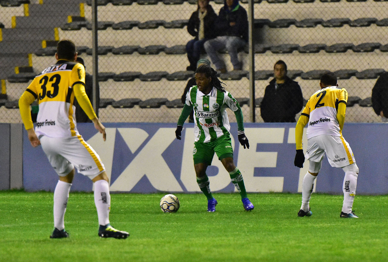 Ju perde para o Criciúma, no Jaconi
