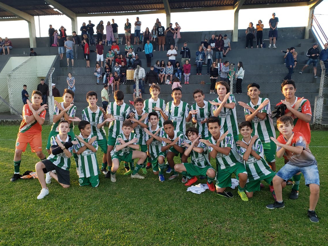 Escola de Futebol Conquista três Títulos no Final de Semana