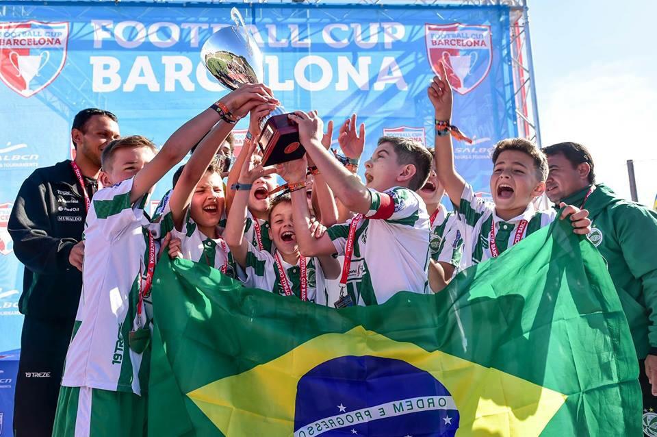 Juventude é campeão da Football Cup Barcelona, na Espanha