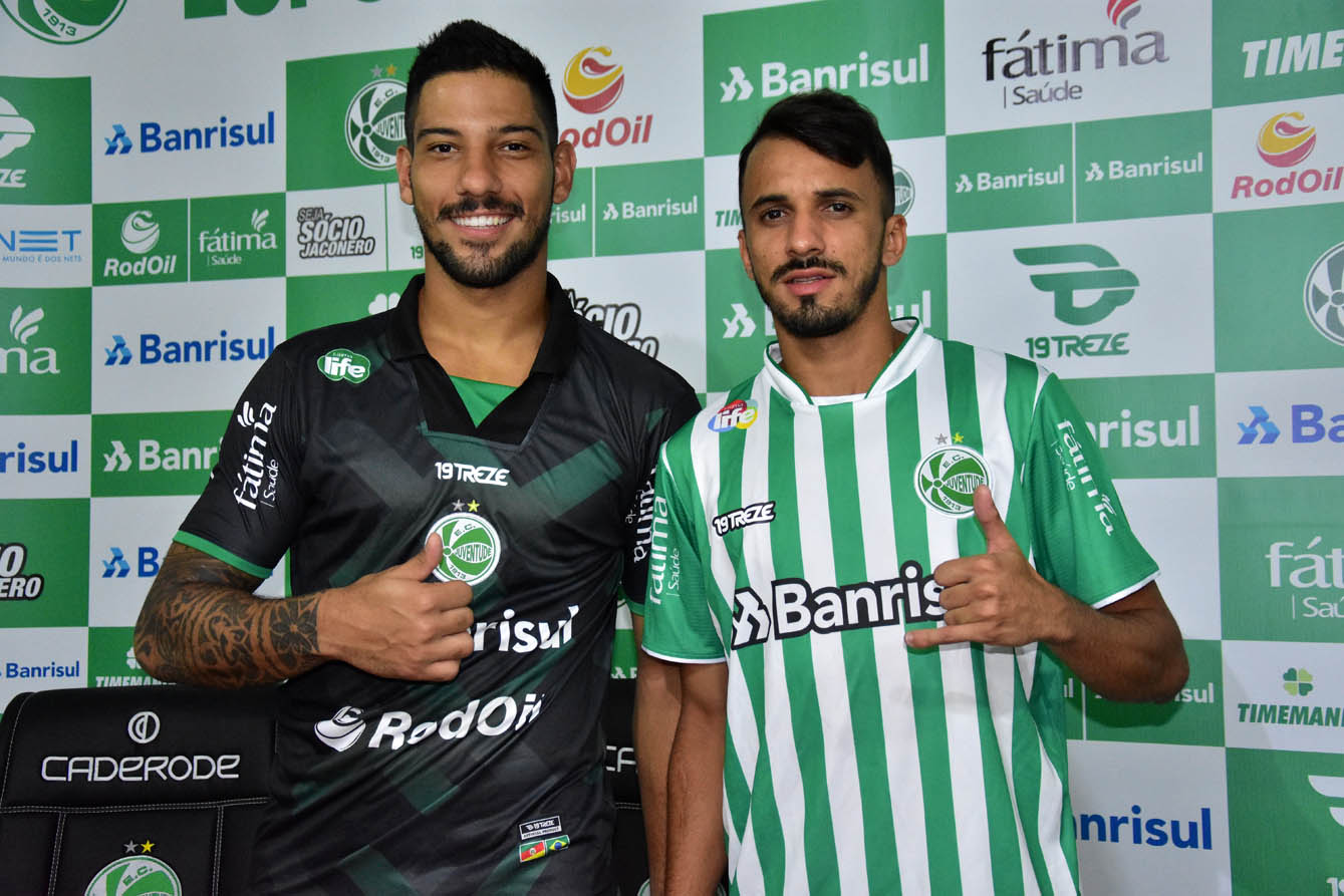 Juventude apresenta goleiro Marcelo Carné e meia Caíque Valdívia