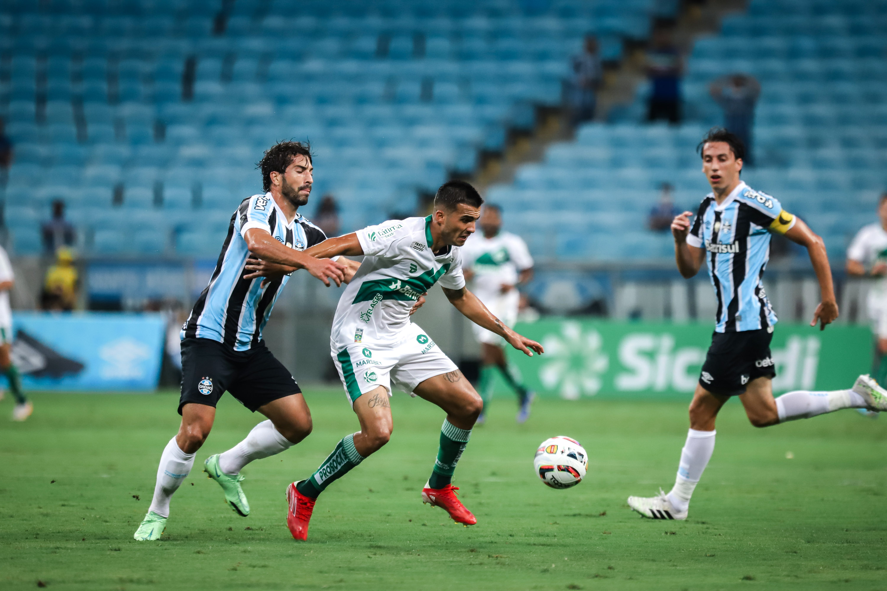 Juventude tem boa atuação, sai na frente, mas fica no empate contra o Grêmio, na Arena