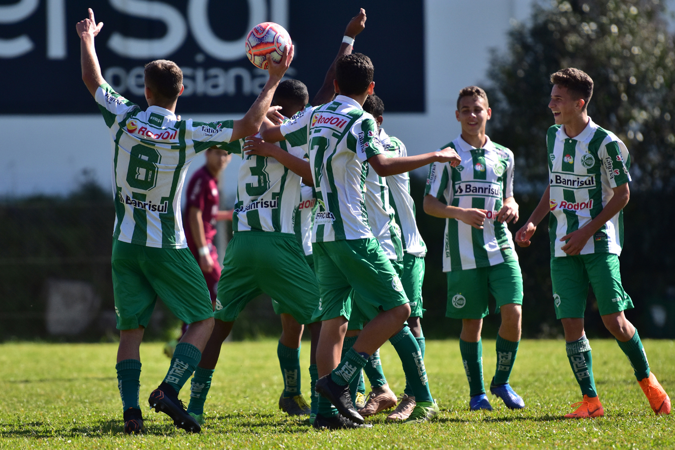 Na insistência, sub-15 vence clássico Ca-Ju