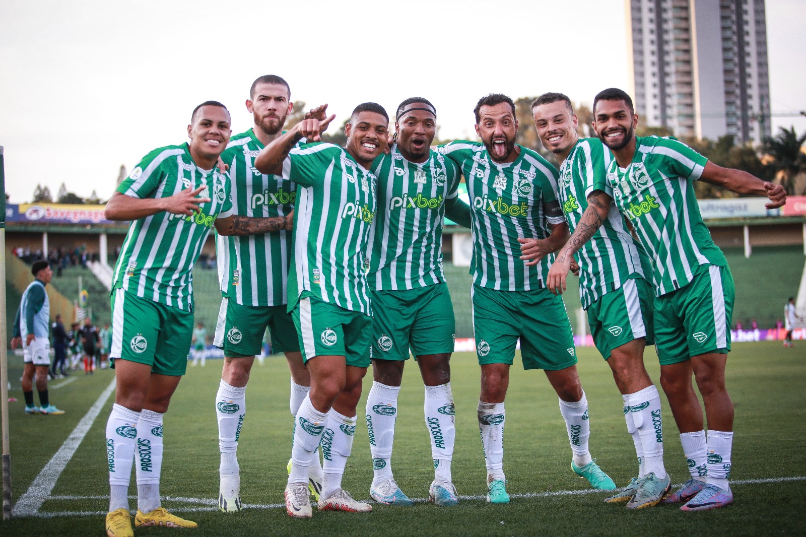 Na suor e na raça! Ju vence Guarani fora de casa e cola no G4