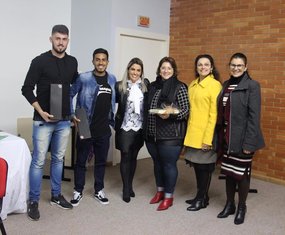 Psicóloga e atletas do Juventude participam de palestra na UCS