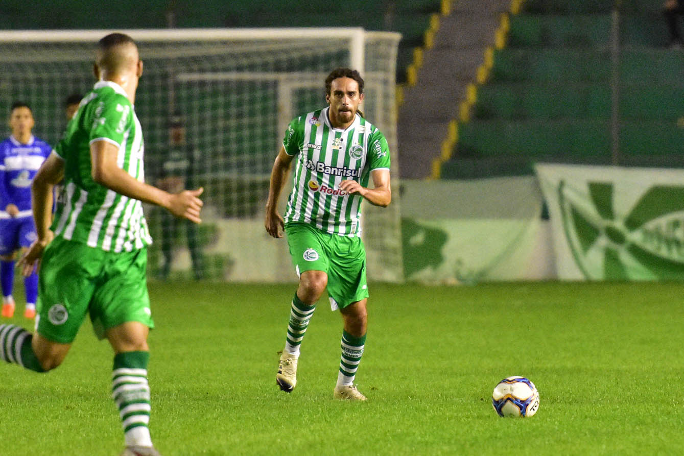 Fora de casa, Ju sofre a primeira derrota na Série C